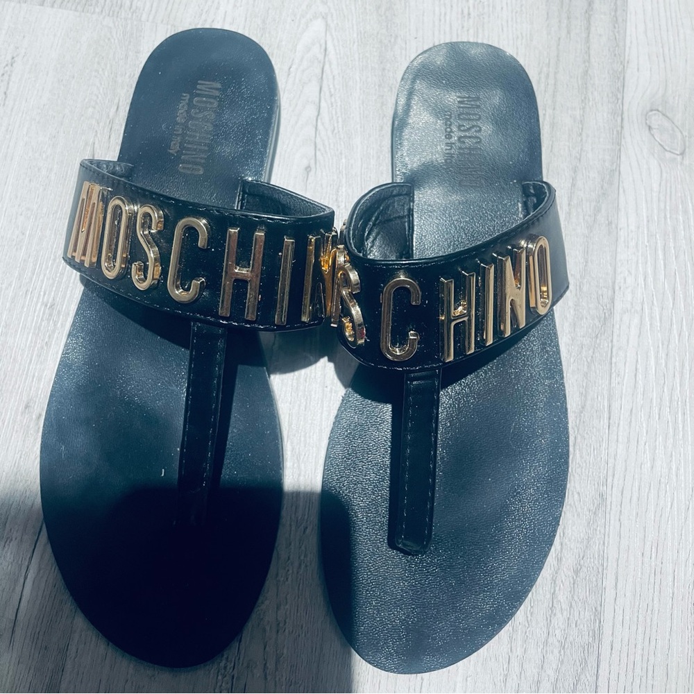 Strap slip-on style flat sandal.